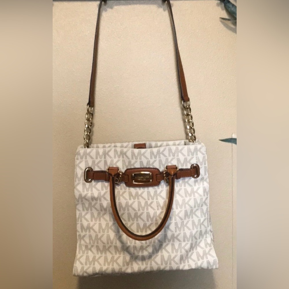 Michael Kors large Hamilton purse - Picture 4 of 9